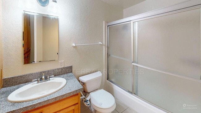 Building Photo - Beautiful 2 Bedroom Home in Costa Mesa
