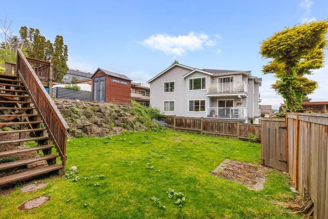 Building Photo - 2114 Dexter Ave N