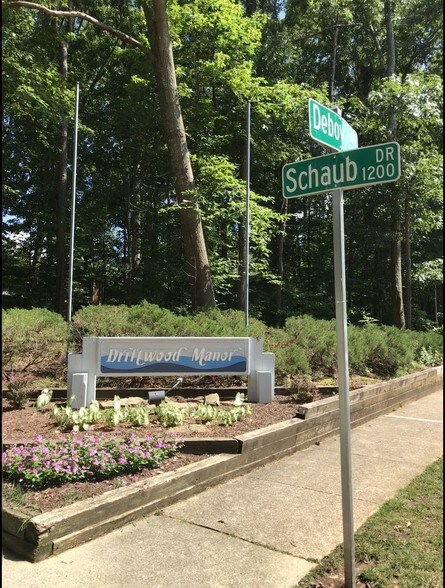Building Photo - 1283 Schaub Dr