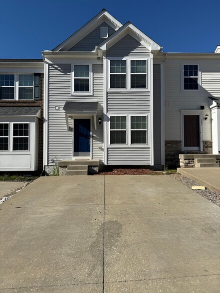 Primary Photo - 204 Treeline Ln