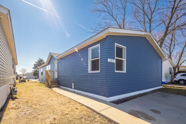 Primary Photo - 287 Park Ln