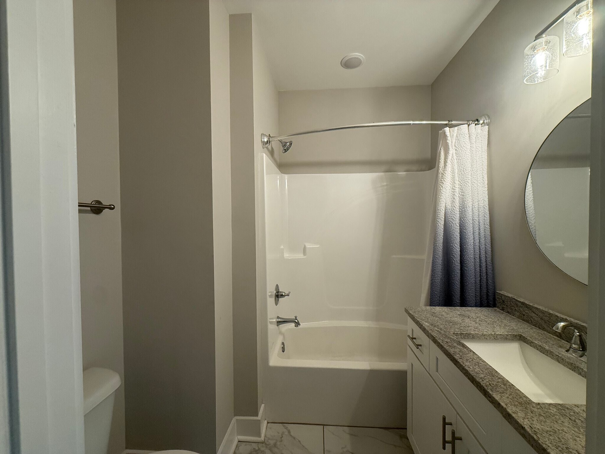 Building Photo - 630 Village Dr