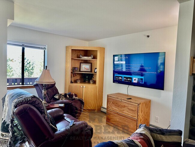 Building Photo - Adorable Condo - Perfect for Watching Suns...
