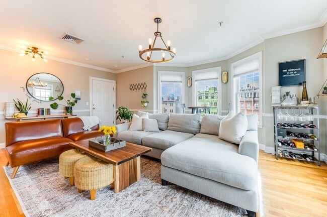 Building Photo - 601 E Broadway