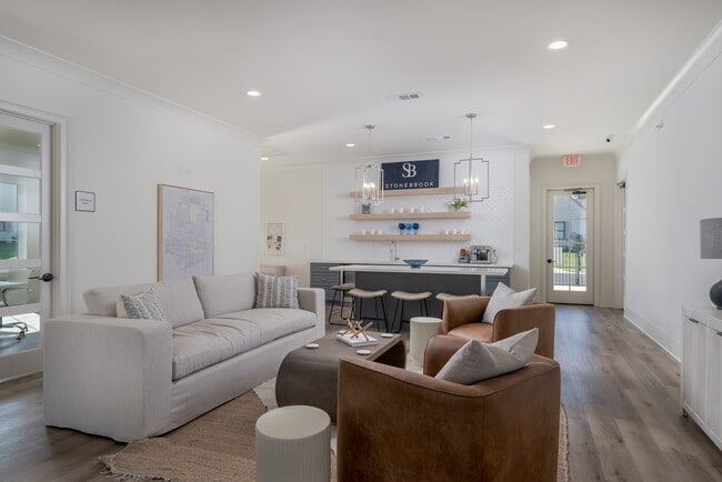 Building Photo - 815 Stonebrook Cir