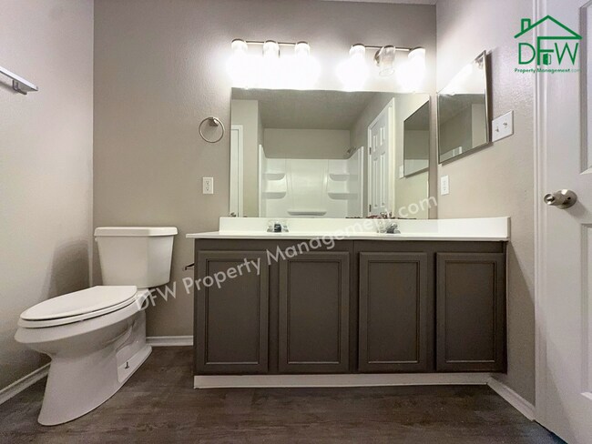 Building Photo - Spacious 4-Bedroom Home with Fireplace & Large Backyard in SW Fort Worth