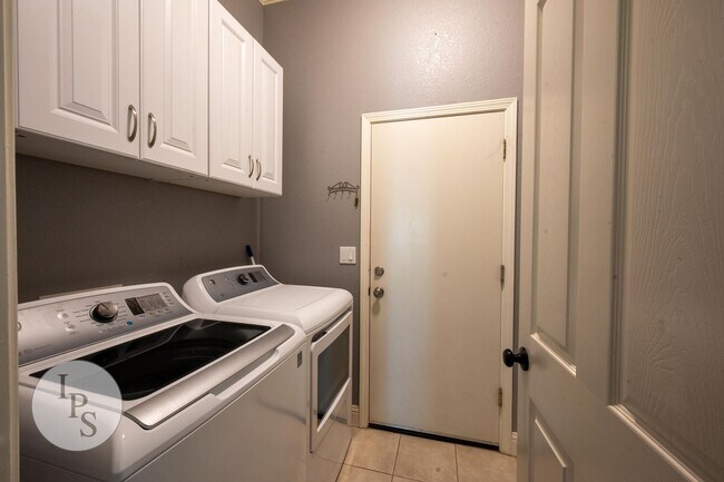 Building Photo - Charming 4BR/2BA Home in the Heart of Clov...