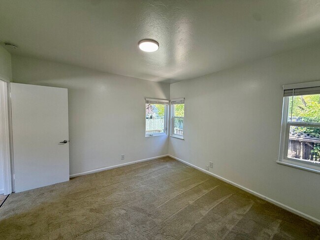 Building Photo - 406 Woodland Ave