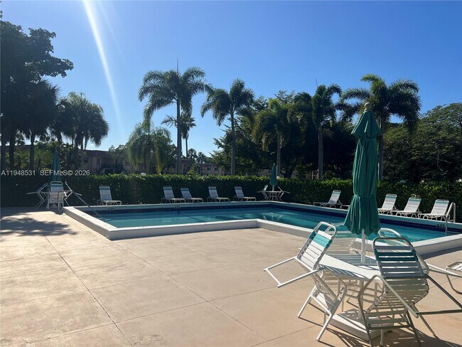 Building Photo - 151 Lakeview Dr