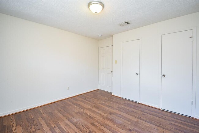 Building Photo - 11366 Oakcenter Dr