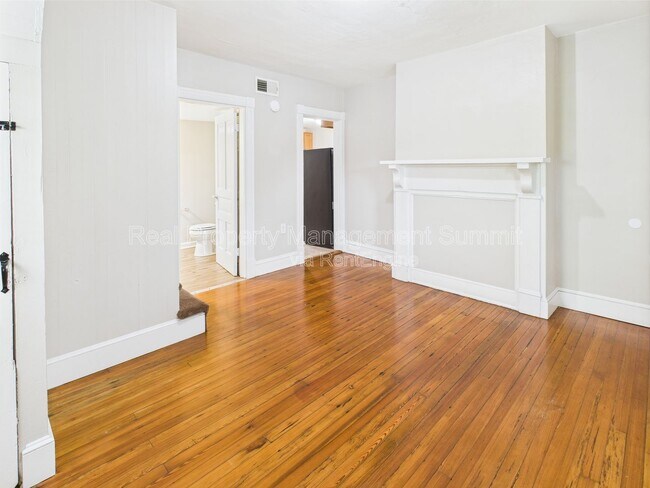 Building Photo - 1036 Albemarle Ave