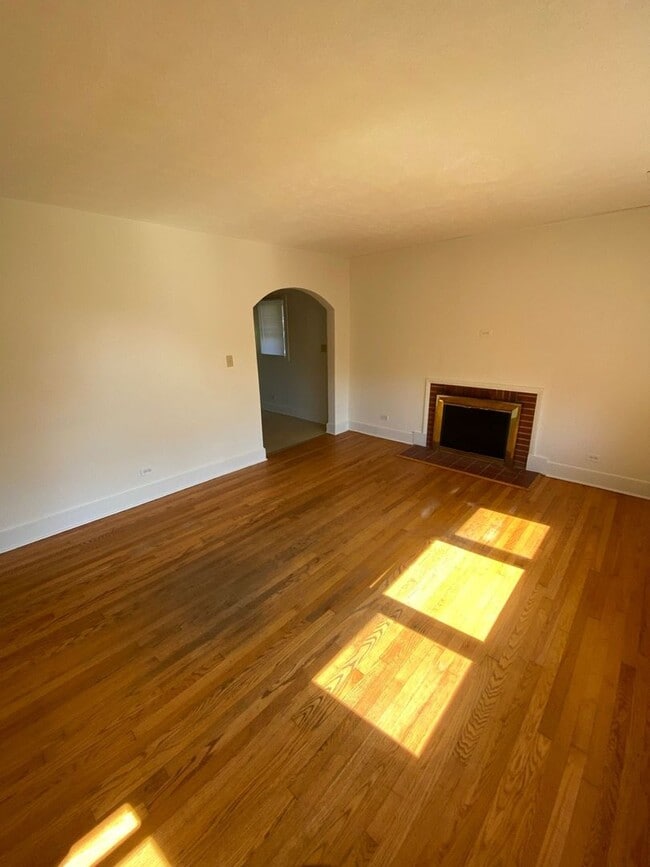 Building Photo - 804 St James Cir