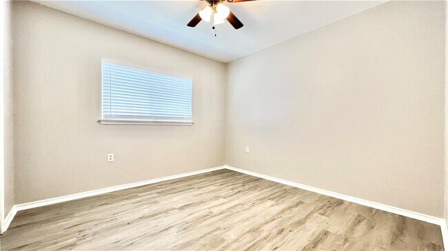 Building Photo - 6617 Piedras Blanco Dr
