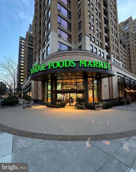 Building Photo - 1211 S Eads St