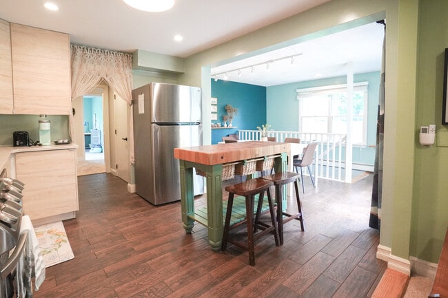 Building Photo - 48 Fales Ave