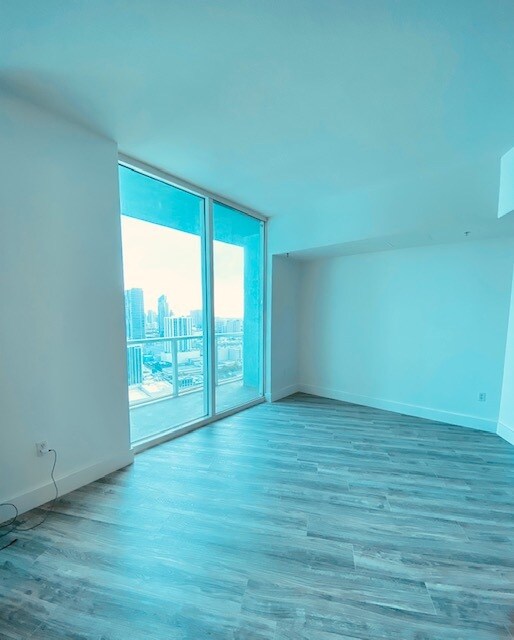 Living Area - 1900 N Bayshore Dr