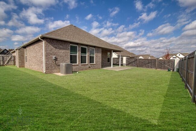 Building Photo - Stunning 3BR + Study in Prime Owasso/Colli...