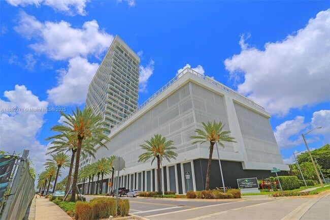 Building Photo - 2000 Metropica Wy