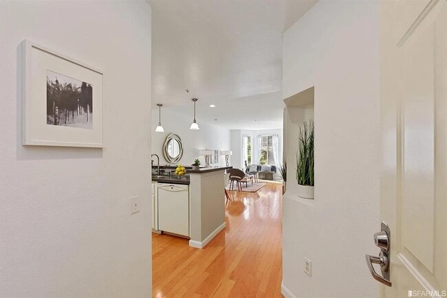 Building Photo - 260 Caldecott Ln