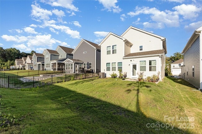Building Photo - 14040 Lake Home Ln