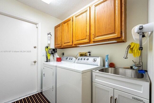 Building Photo - 17982 Tidewater Cir