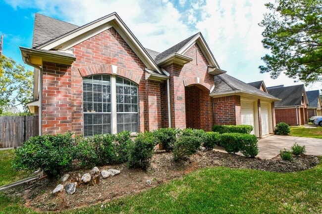 Building Photo - 4622 Forest Home Dr