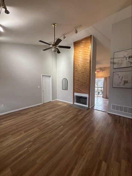 Building Photo - 2009 Quail Hollow Dr