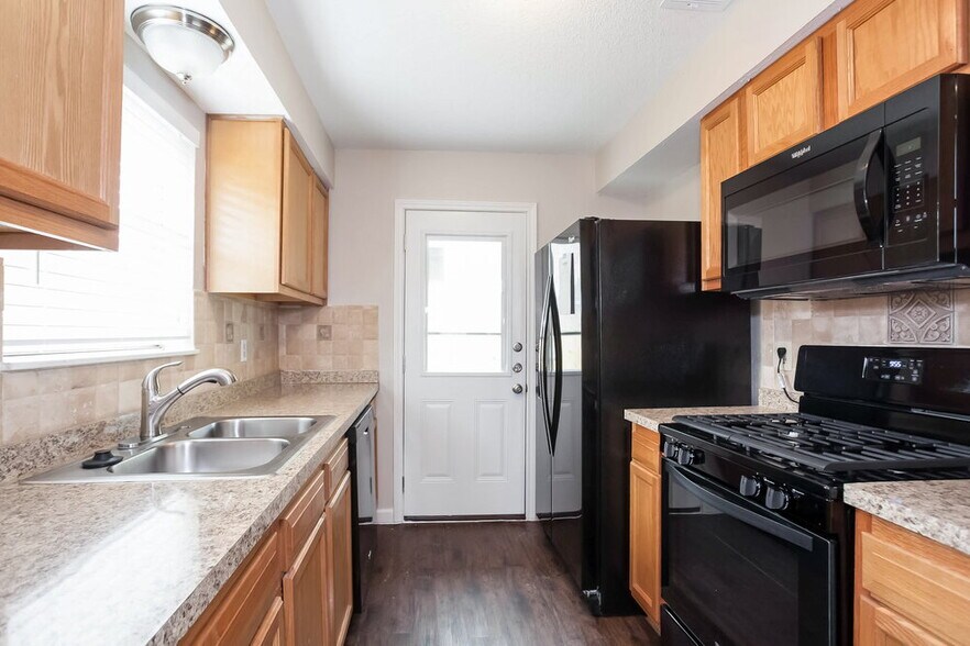 Building Photo - 1817 Wren Dr
