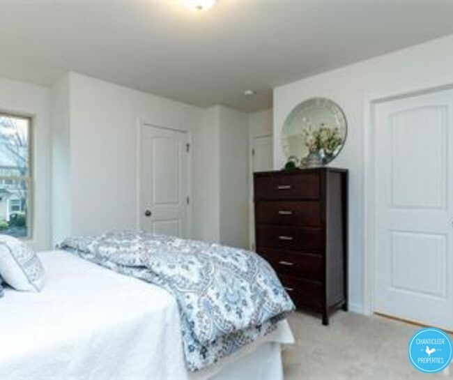 Building Photo - 25 Belhaven Dr