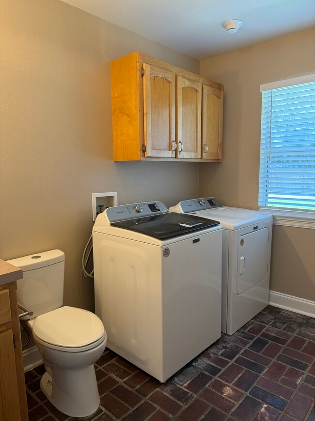 Building Photo - 41396 Jodie Ln