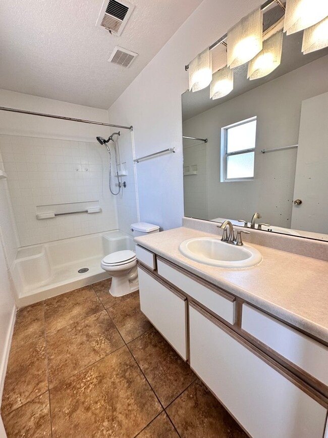 Building Photo - 3 Bedroom 2 Bath 2 Car Garage w/ Fenced in Yard