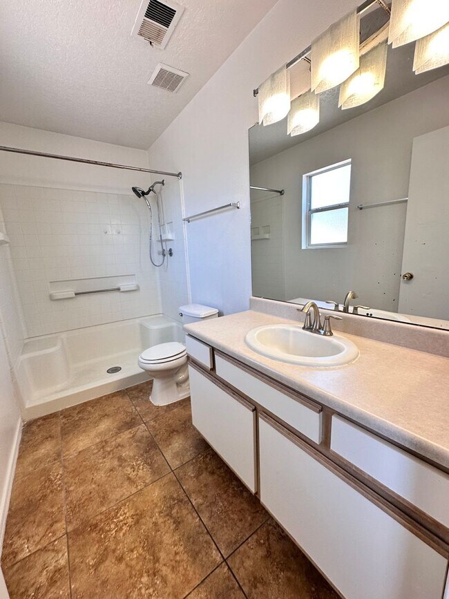 Building Photo - Move in Special 1/2 off 1st month rent! 3 Bedroom 2 Bath 2 Car Garage w/ Fenced in Yard