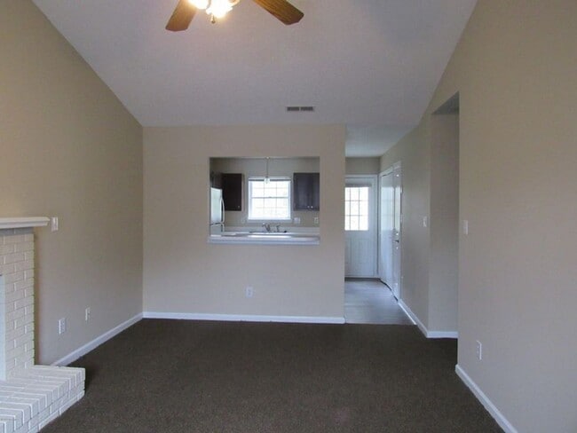 Building Photo - 2 BR 2 BA Duplex