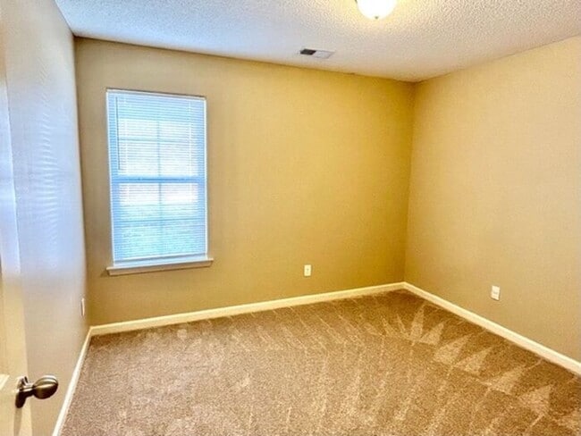 Building Photo - Tired Of Apartment Living? Check Out This ...