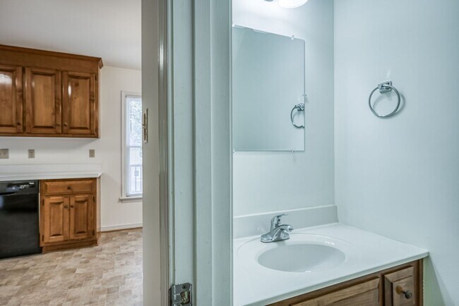 Building Photo - Very Well Maintained Midlothian Home Avail...