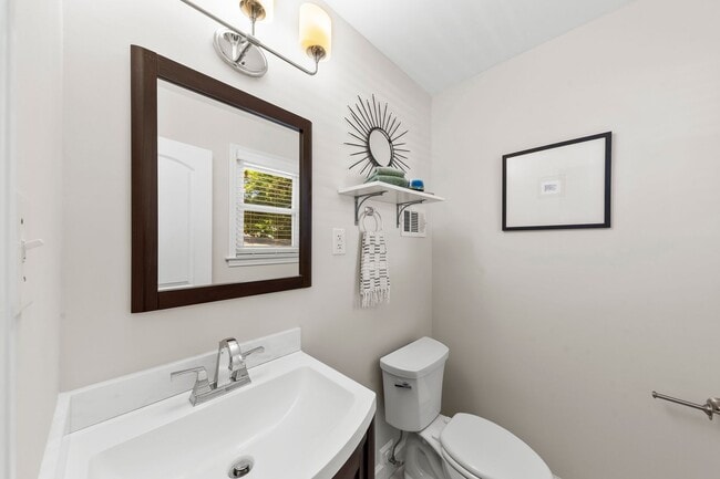 Building Photo - Sought after Madison Park House for Rent