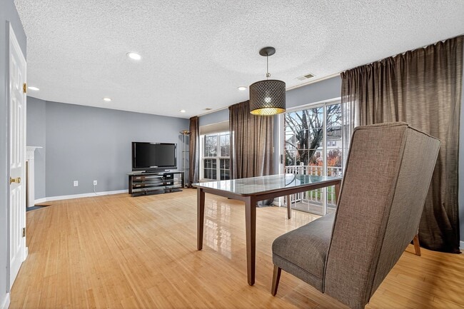 Building Photo - 144 Cherry St