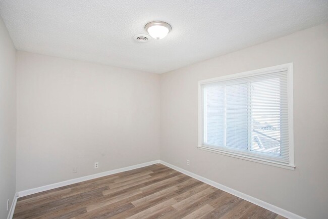 Building Photo - Charming Townhome in Hermitage!