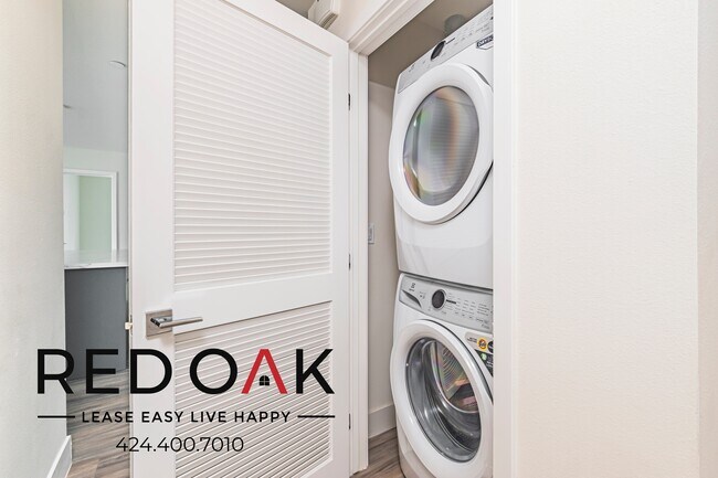 Building Photo - 1037 Dewey Ave