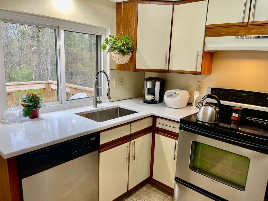 Building Photo - 300 Brittany Farms Rd