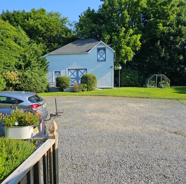 Building Photo - 395 Kirby Ave