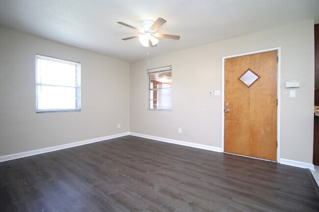 Building Photo - Flexible 3BR Home with Bonus Room, Covered Patio & Fully Fenced Yard