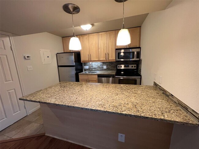 Building Photo - 7685 Northcross Dr