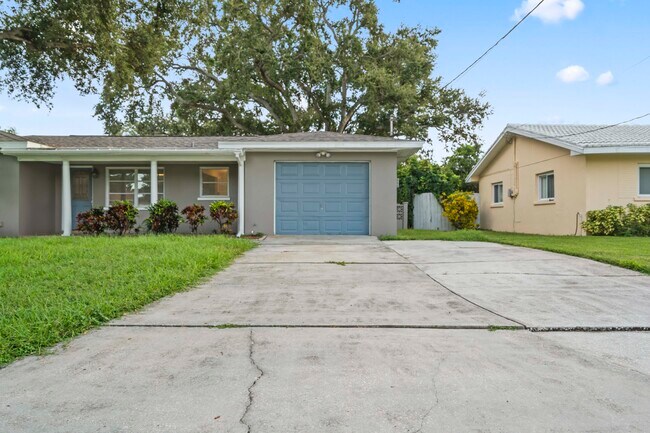Building Photo - 2192 Belmar Dr