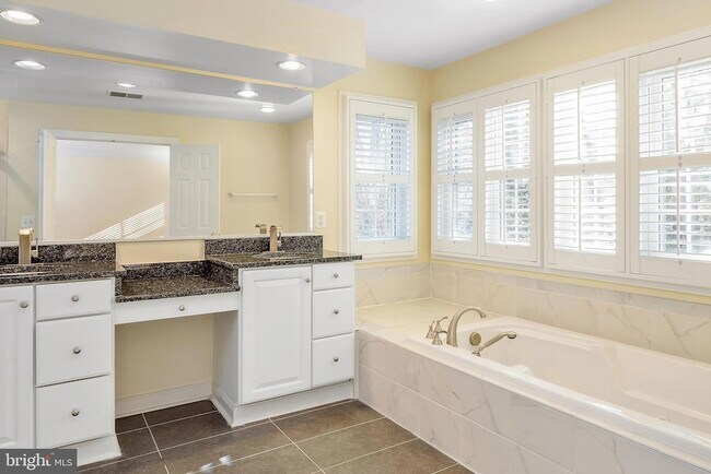 Building Photo - 4481 Shady Point Pl