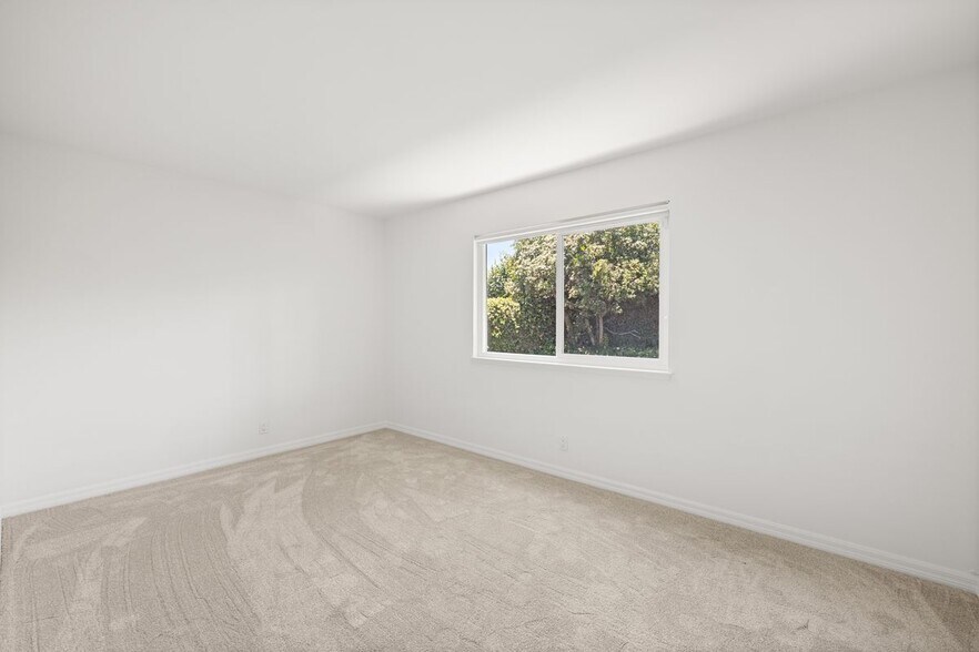 Building Photo - 41 Oakleaf Ave