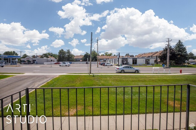 Building Photo - Two-bedroom Apartment in Murray!