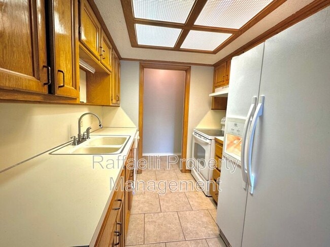 Building Photo - 315 Brookwood Dr