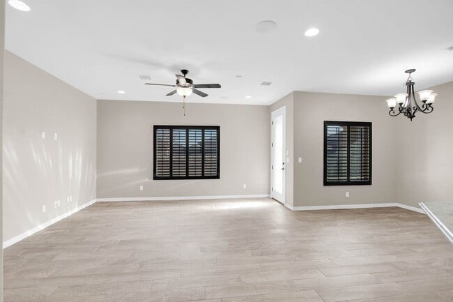 Building Photo - Spacious 4 Bedroom Home for Rent in Sunlan...