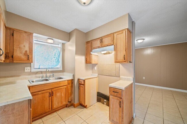 Building Photo - 734 Archie Dr